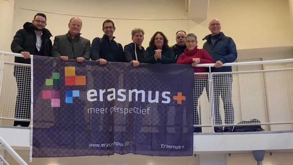 EPEA NL met de vlag van Erasmus+